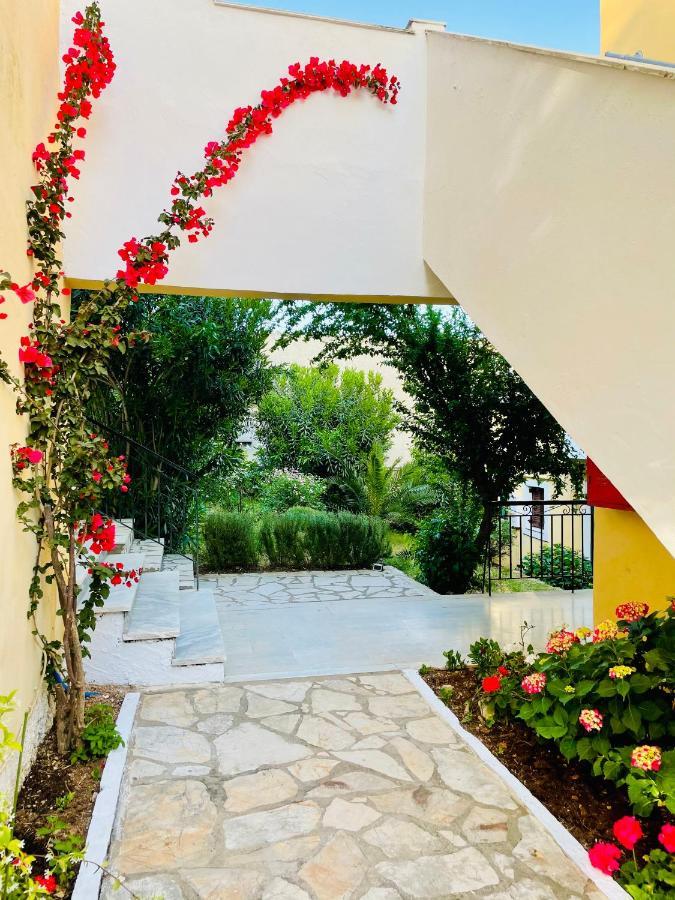 Sunflower Apartments & Studios Kassiopi Bagian luar foto