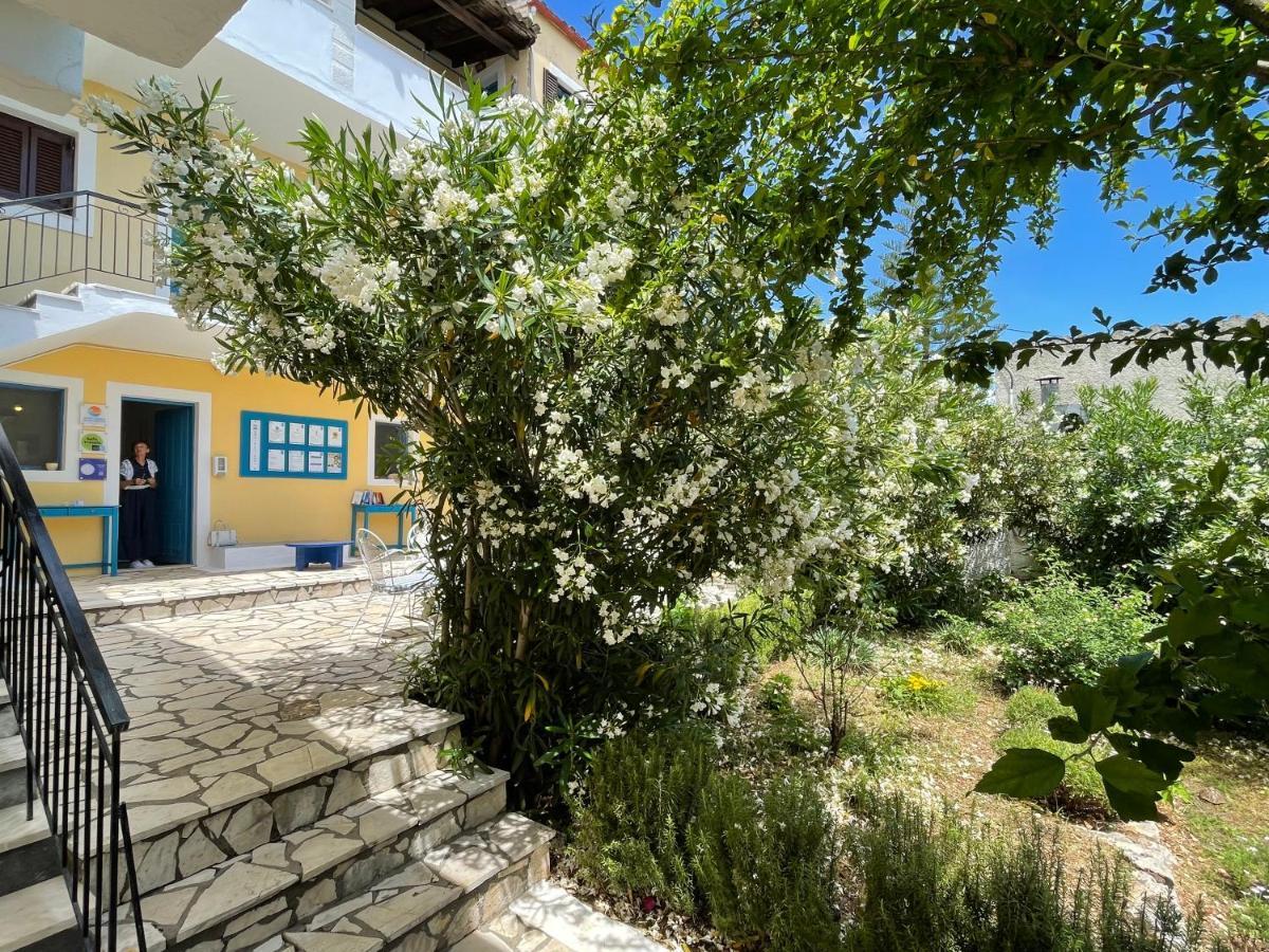 Sunflower Apartments & Studios Kassiopi Bagian luar foto