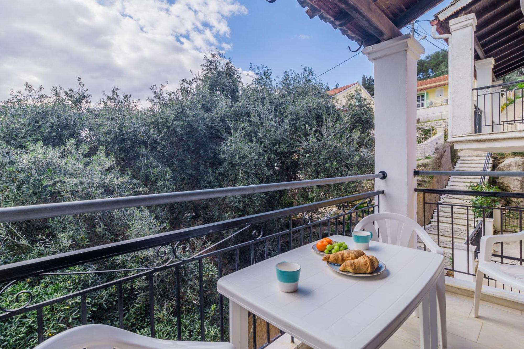 Sunflower Apartments & Studios Kassiopi Bagian luar foto