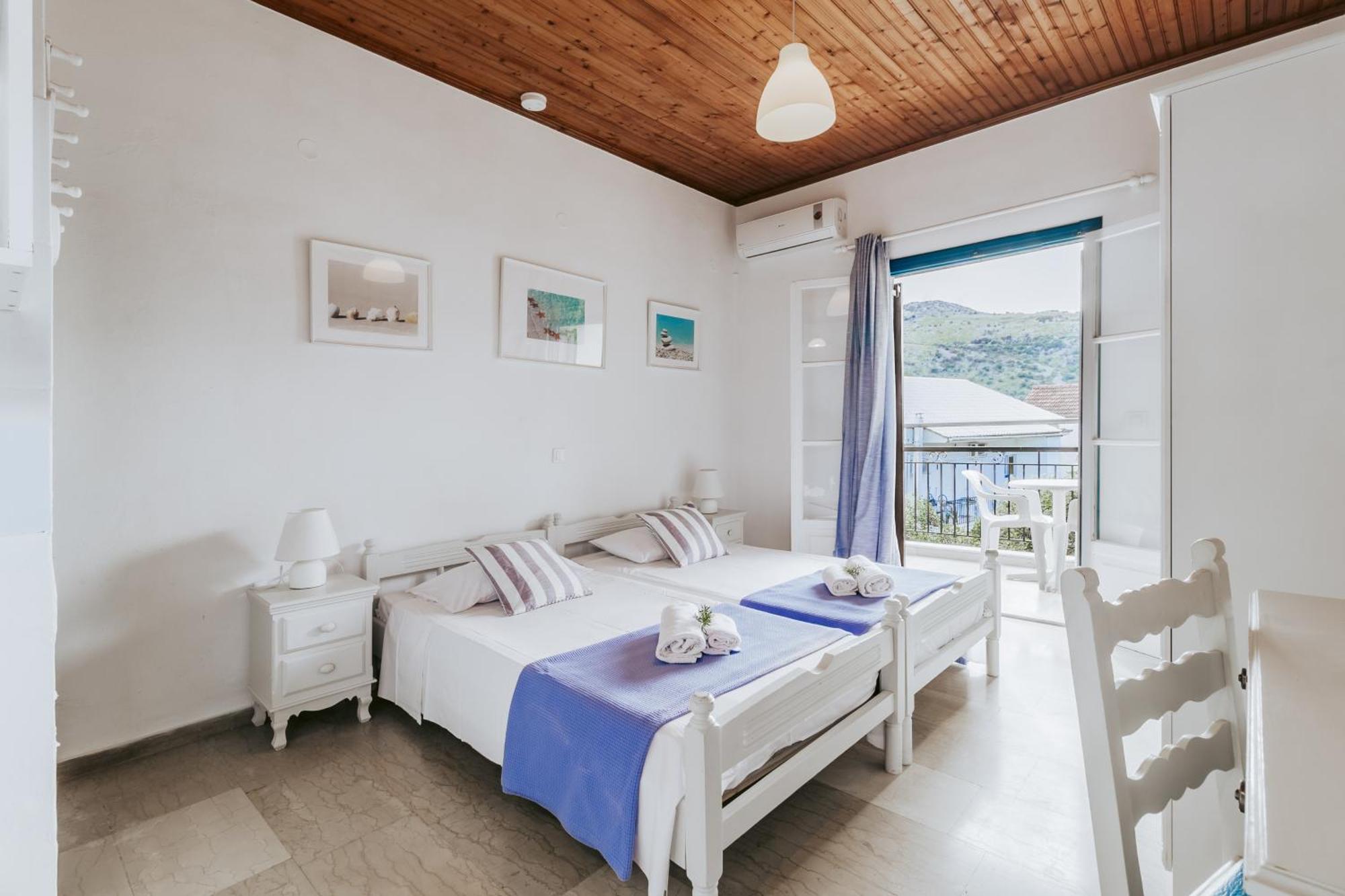 Sunflower Apartments & Studios Kassiopi Bagian luar foto