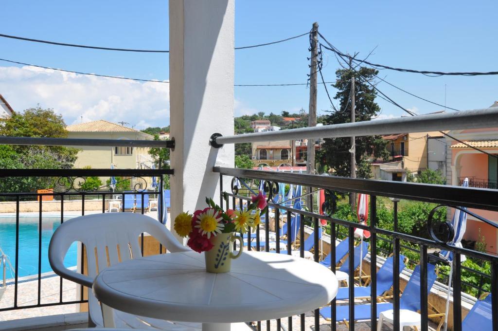 Sunflower Apartments & Studios Kassiopi Bagian luar foto
