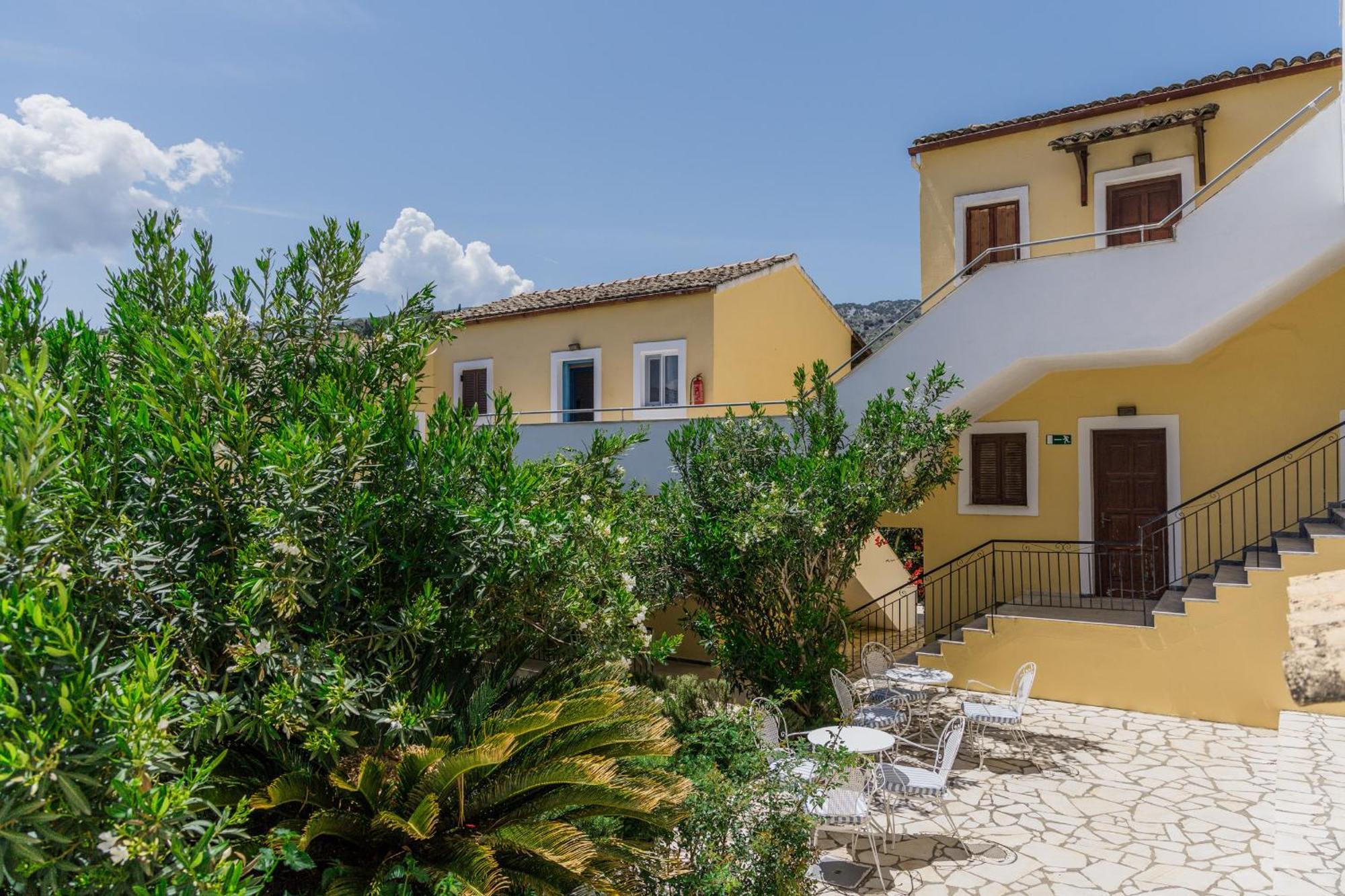 Sunflower Apartments & Studios Kassiopi Bagian luar foto