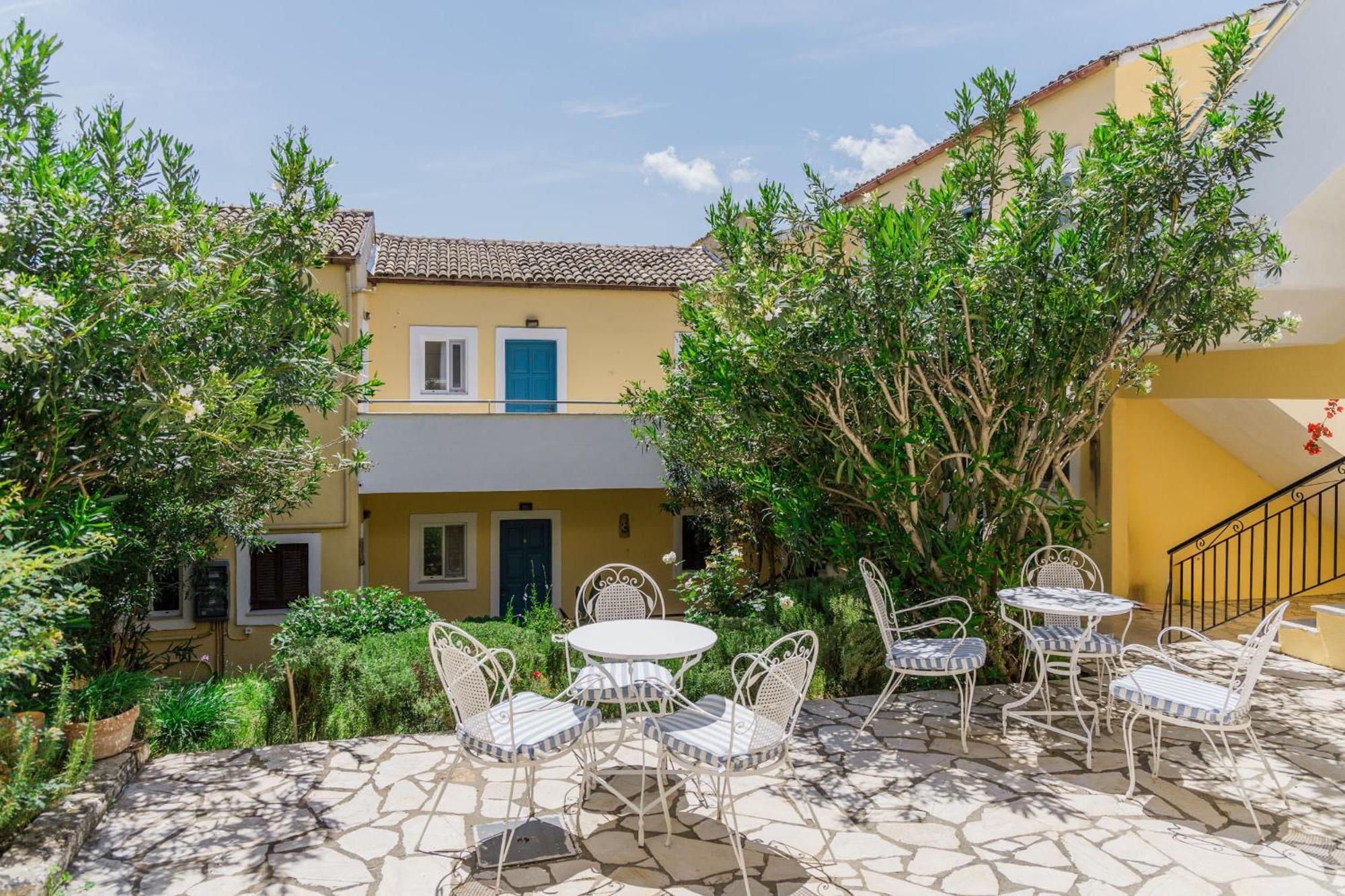 Sunflower Apartments & Studios Kassiopi Bagian luar foto